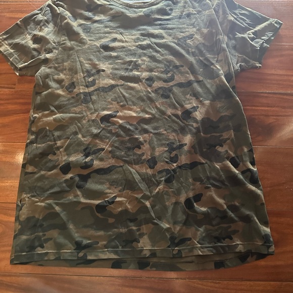 Men’s old navy camo green t shirt size medium - Picture 2 of 4
